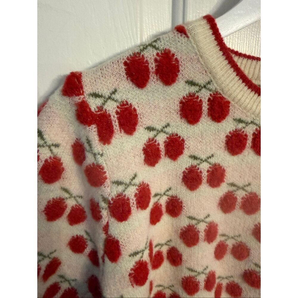 Cream Cropped Cherries Knit Short Sleeve Sweater sz M EUC - Picture 2 of 5